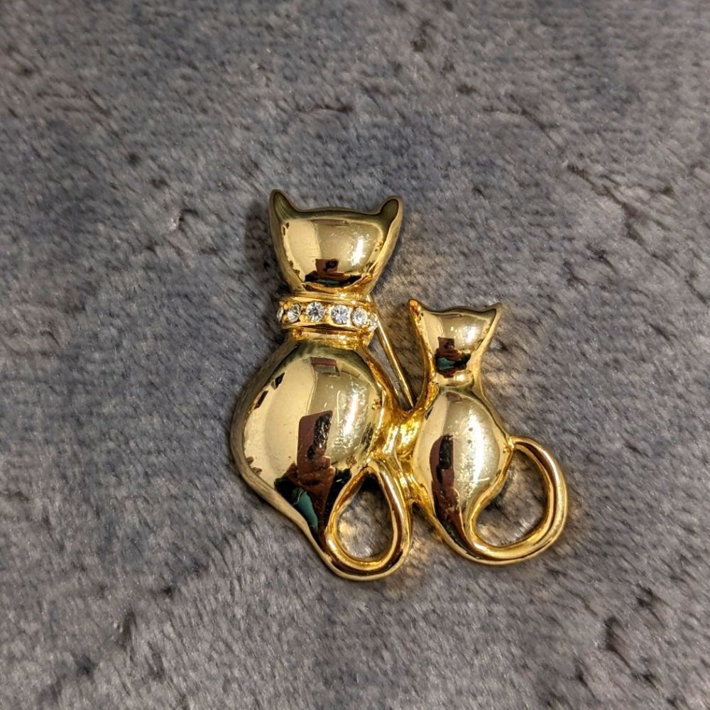 Vintage Goldtone Silhouette Kitty Cat Brooche with Rhinestone Accents